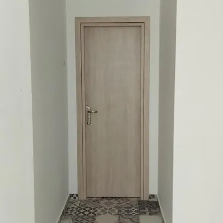 Apartment Economy In Center- Basement Level