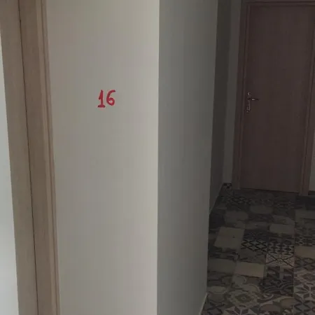 Economy In Center- Basement Level Fíra